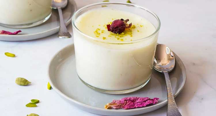 2 طرز تهیه فرنی ساده خانگی با نشاسته (فوق خوشمزه)